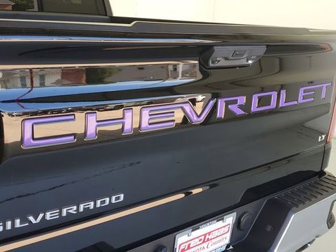 Used 2022 Chevrolet Silverado 1500 LT w/ Z71 Off-Road Package image 9