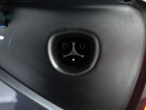 Used 2023 Tesla Model Y Long Range image 10