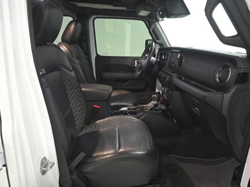 Used 2022 Jeep Wrangler Unlimited Sahara AWD/4WD image 9