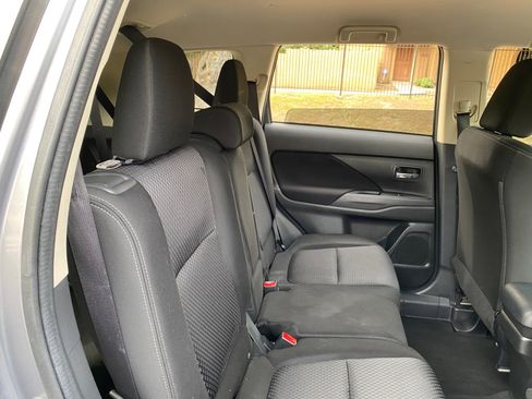 Used 2017 Mitsubishi Outlander ES image 50