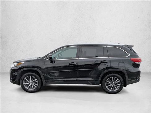 Used 2019 Toyota Highlander XLE image 9