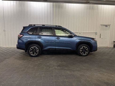 Used 2025 Subaru Forester Premium AWD/4WD image 26