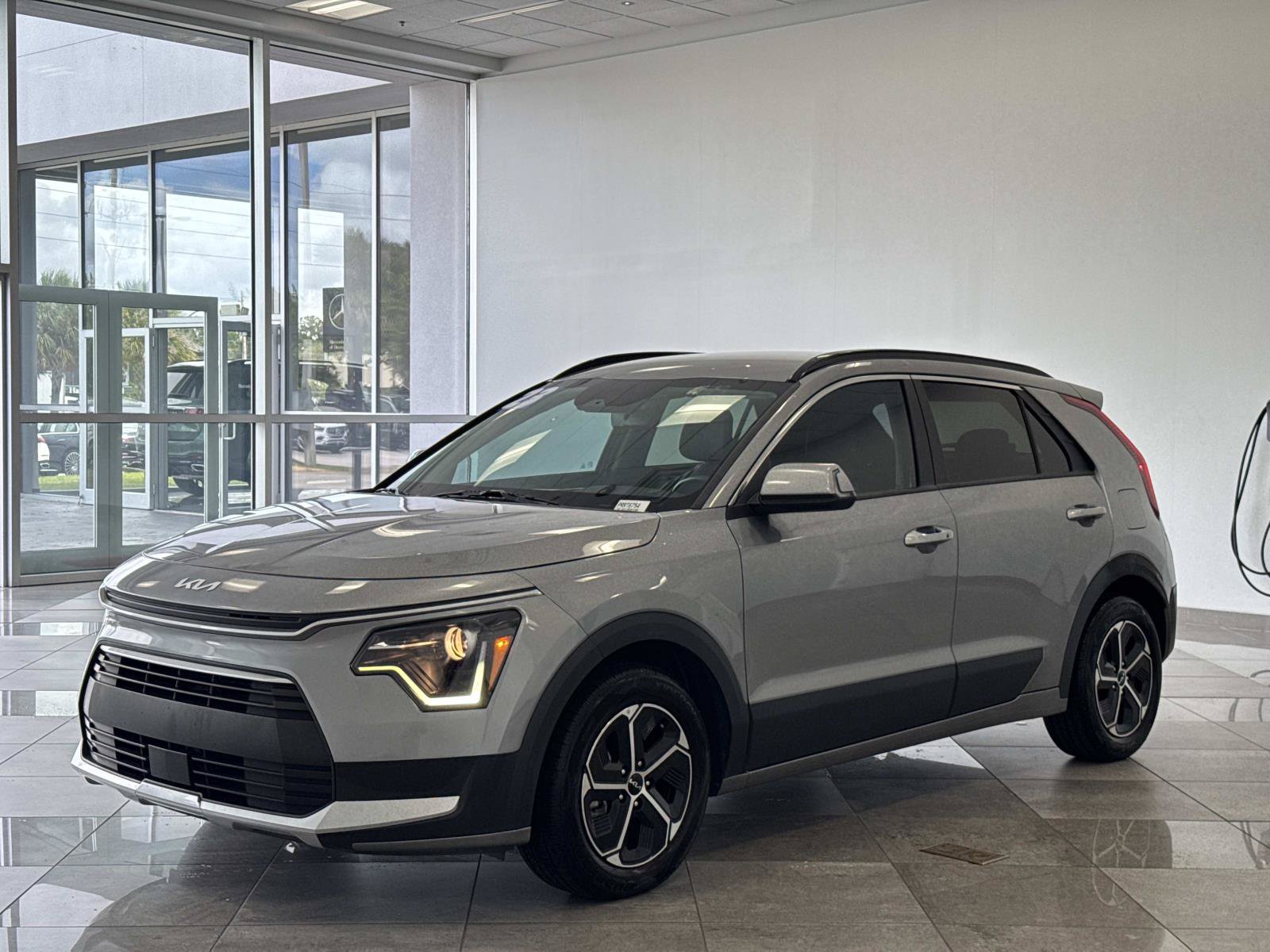 Used 2023 Kia Niro EX FWD image 28