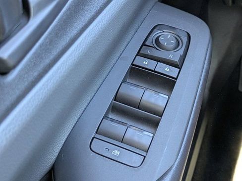 Used 2025 Toyota Prius LE image 29