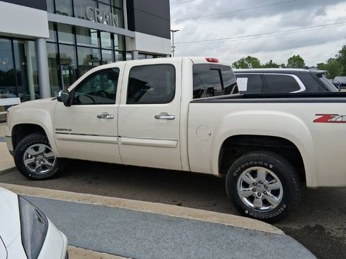 Used 2011 GMC Sierra 1500 SLE w/ Power Tech Package RWD image 7