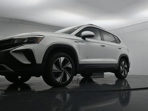 Used 2023 Volkswagen Taos SE AWD/4WD image 34