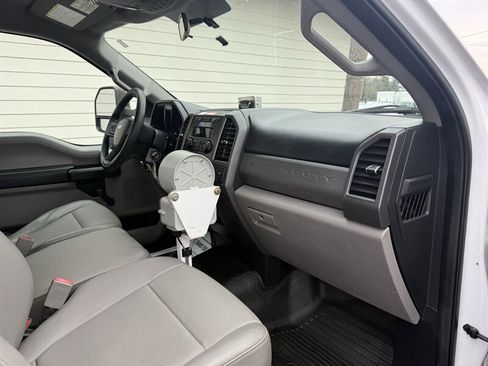 Used 2019 Ford F550 2WD Regular Cab Super Duty image 12