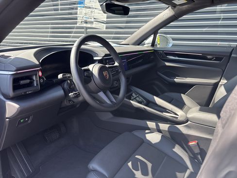 Certified 2025 Porsche Macan Electric image 10
