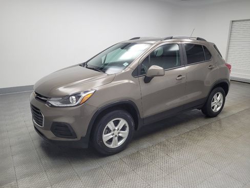 Used 2022 Chevrolet Trax LT w/ Driver Confidence Package image 2