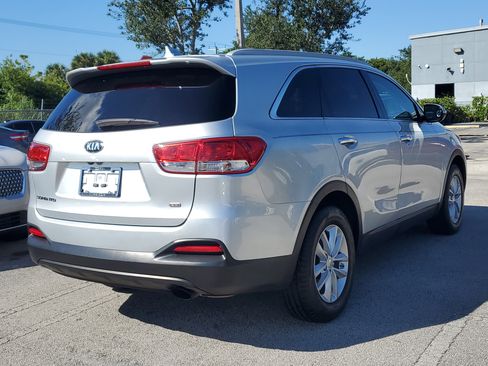 Used 2018 Kia Sorento LX image 7