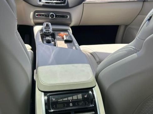 Used 2023 Volvo XC90 T8 Ultimate AWD/4WD image 5