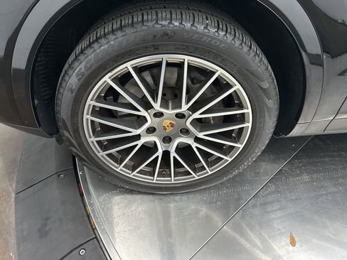 Used 2023 Porsche Cayenne image 32