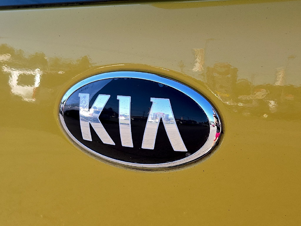 Used 2016 Kia Soul + FWD image 30
