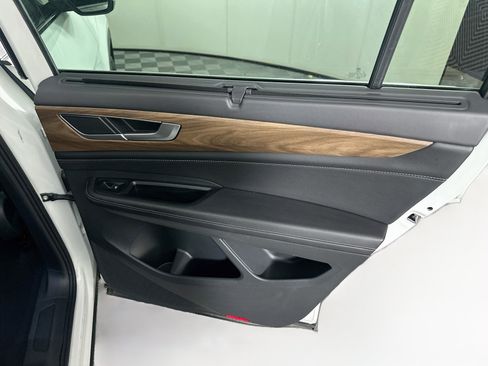 Used 2025 Volkswagen Atlas SE FWD image 31