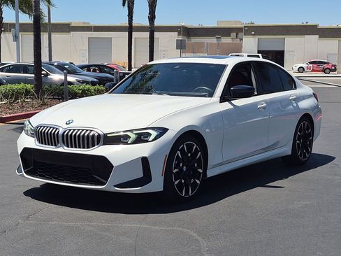 Used 2025 BMW 330i Sedan w/ M Sport Package RWD image 5