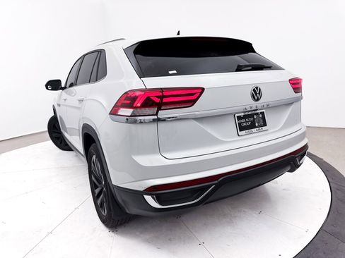 Used 2021 Volkswagen Atlas Cross Sport SE image 2