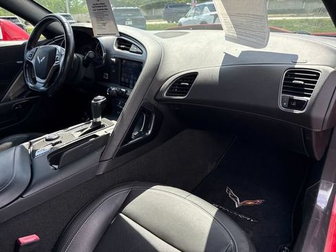 Used 2019 Chevrolet Corvette Stingray Coupe w/ 1LT RWD image 25
