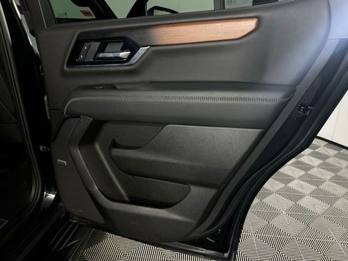 Used 2025 GMC Yukon Denali image 34