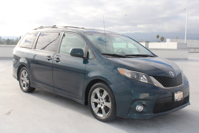 Used 2011 Toyota Sienna SE w/ Preferred Pkg FWD image 2