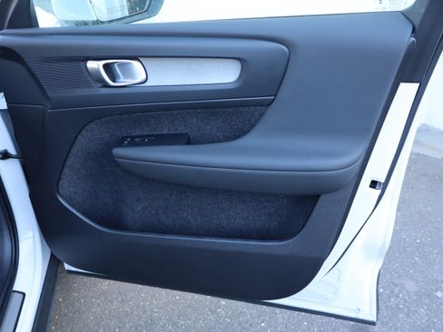 Used 2025 Volvo XC40 B5 Core image 35