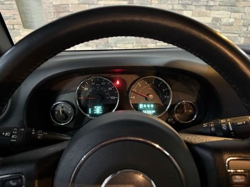 Used 2018 Jeep Wrangler Unlimited Sahara w/ Connectivity Group image 17