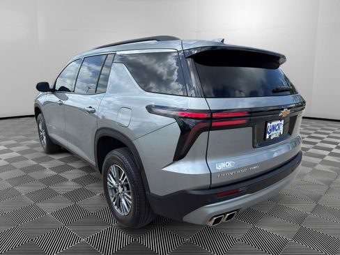 Used 2025 Chevrolet Traverse LT AWD/4WD image 3
