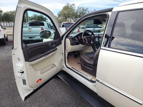 Used 2009 Cadillac Escalade Platinum image 15