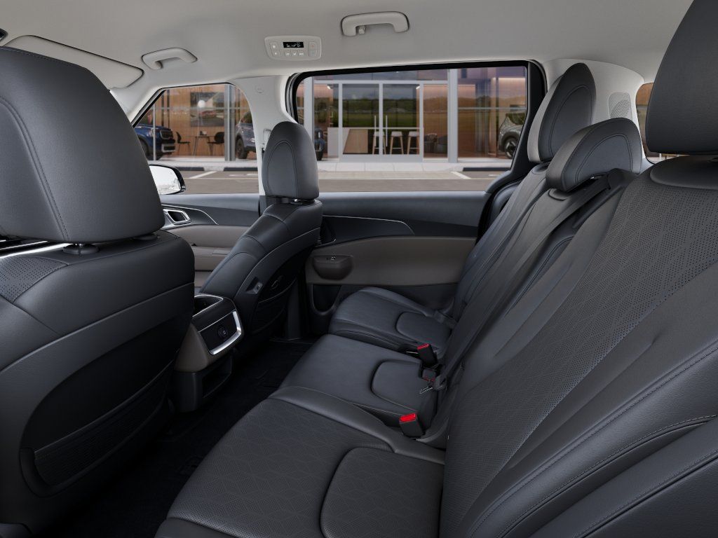 New 2027 Kia Carnival FWD image 18