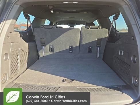 Used 2025 Chevrolet Suburban LT image 33