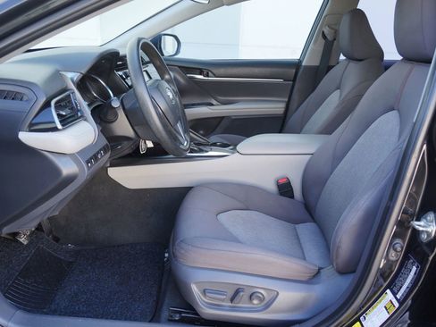 Used 2019 Toyota Camry LE image 25