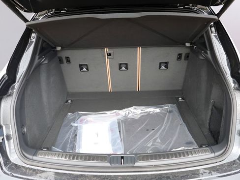 New 2026 Porsche Macan AWD/4WD image 17