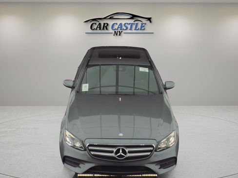 Used 2017 Mercedes-Benz E 300 4MATIC image 2