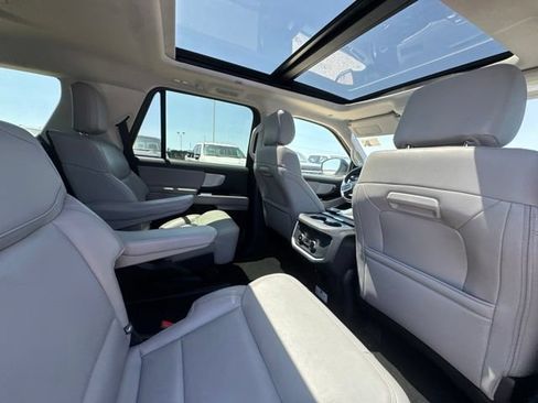Used 2025 Ford Expedition Active AWD/4WD image 13