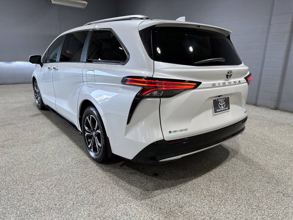 Used 2026 Toyota Sienna Platinum AWD/4WD image 7