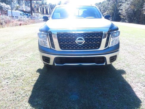 Used 2017 Nissan Titan SV image 3