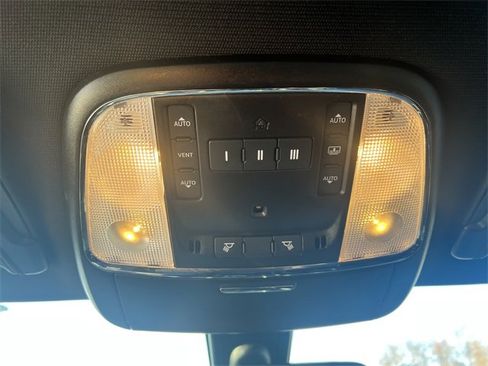 Used 2023 Chrysler 300 S image 32