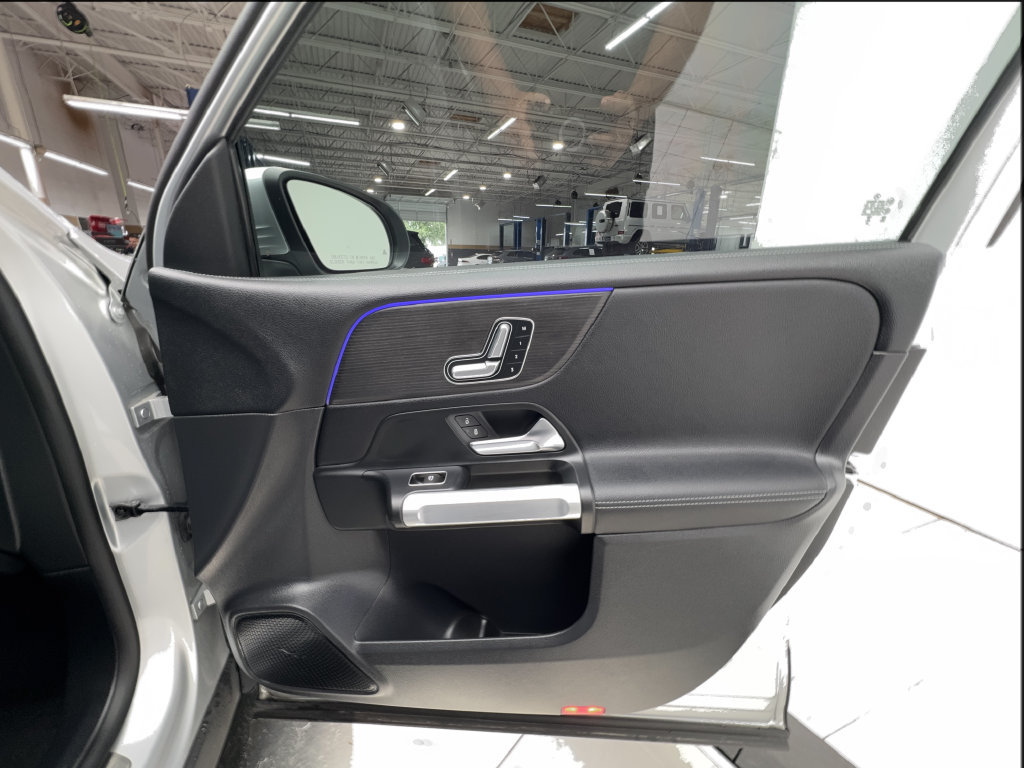Used 2023 Mercedes-Benz EQB 300 4MATIC w/ Exclusive Package image 33