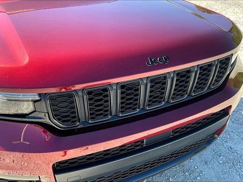 Used 2023 Jeep Grand Cherokee L Laredo AWD/4WD image 30