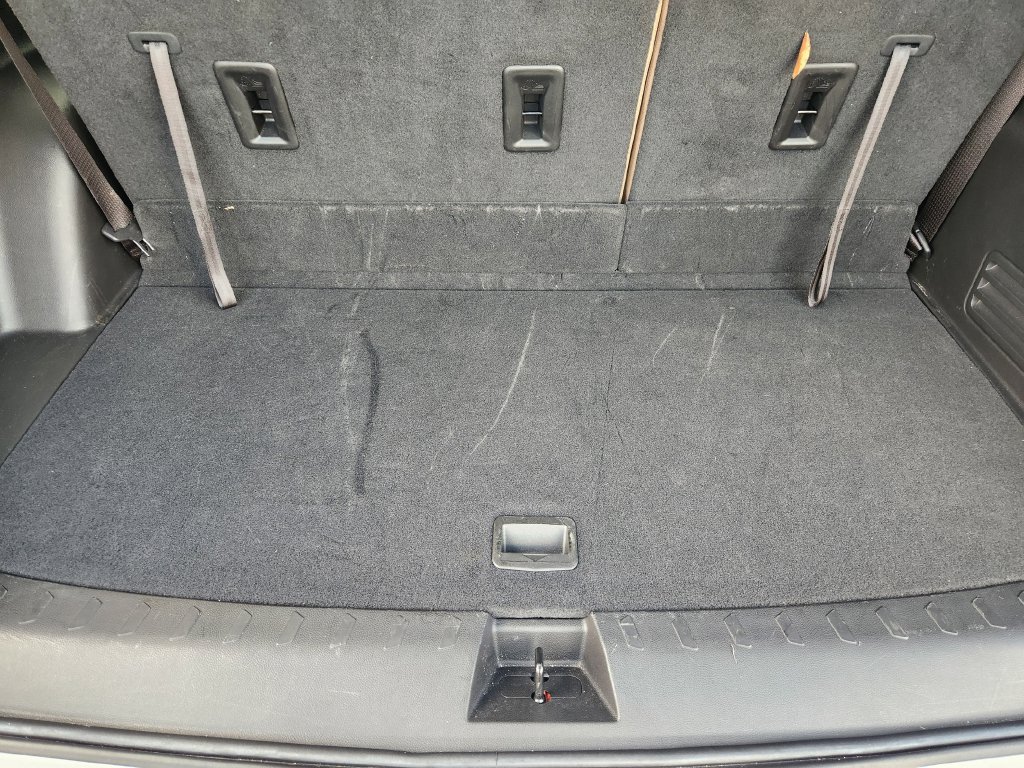 Used 2023 Chevrolet Traverse Premier FWD image 34