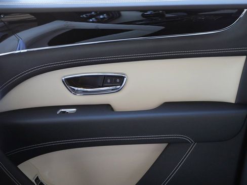 New 2025 Bentley Bentayga image 14