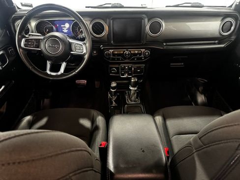 Used 2019 Jeep Wrangler Unlimited Sahara w/ Uconnect 4C Nav & Sound Group AWD/4WD image 30