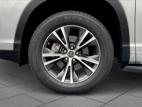 Used 2018 Toyota Highlander LE image 10