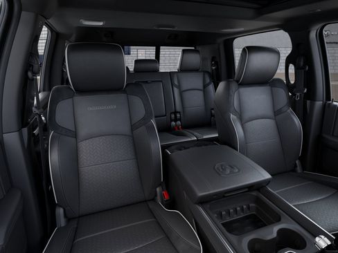 New 2026 RAM 2500 Laramie AWD/4WD image 16