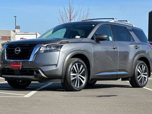 Certified 2024 Nissan Pathfinder Platinum w/ Cargo Package FWD image 8