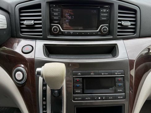 Used 2017 Nissan Quest SV image 26