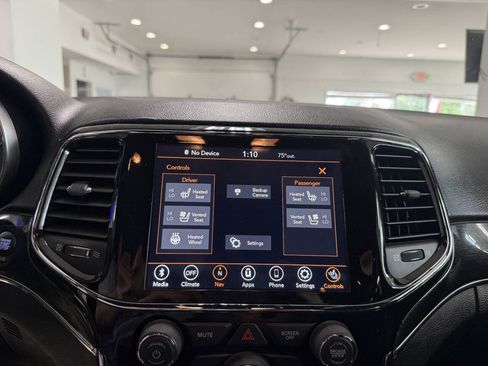Used 2021 Jeep Grand Cherokee Trailhawk w/ Premium Lighting Group AWD/4WD image 18