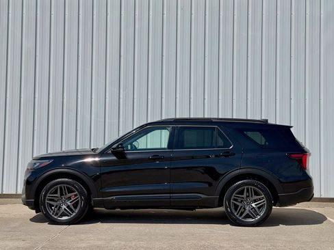 Certified 2025 Ford Explorer ST-Line w/ ST-Line Street Pack AWD/4WD image 3