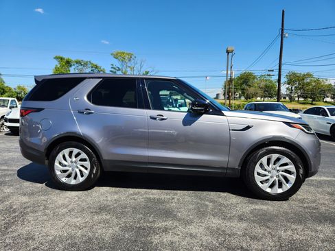 Used 2025 Land Rover Discovery S image 6