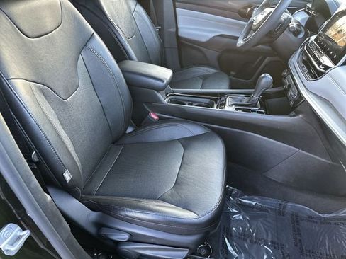 Used 2023 Jeep Compass Limited image 27