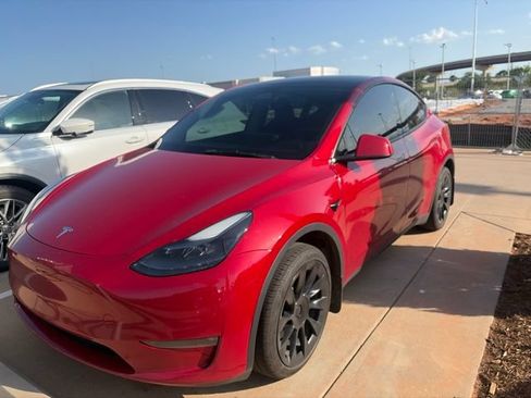 Used 2023 Tesla Model Y Long Range AWD/4WD image 2